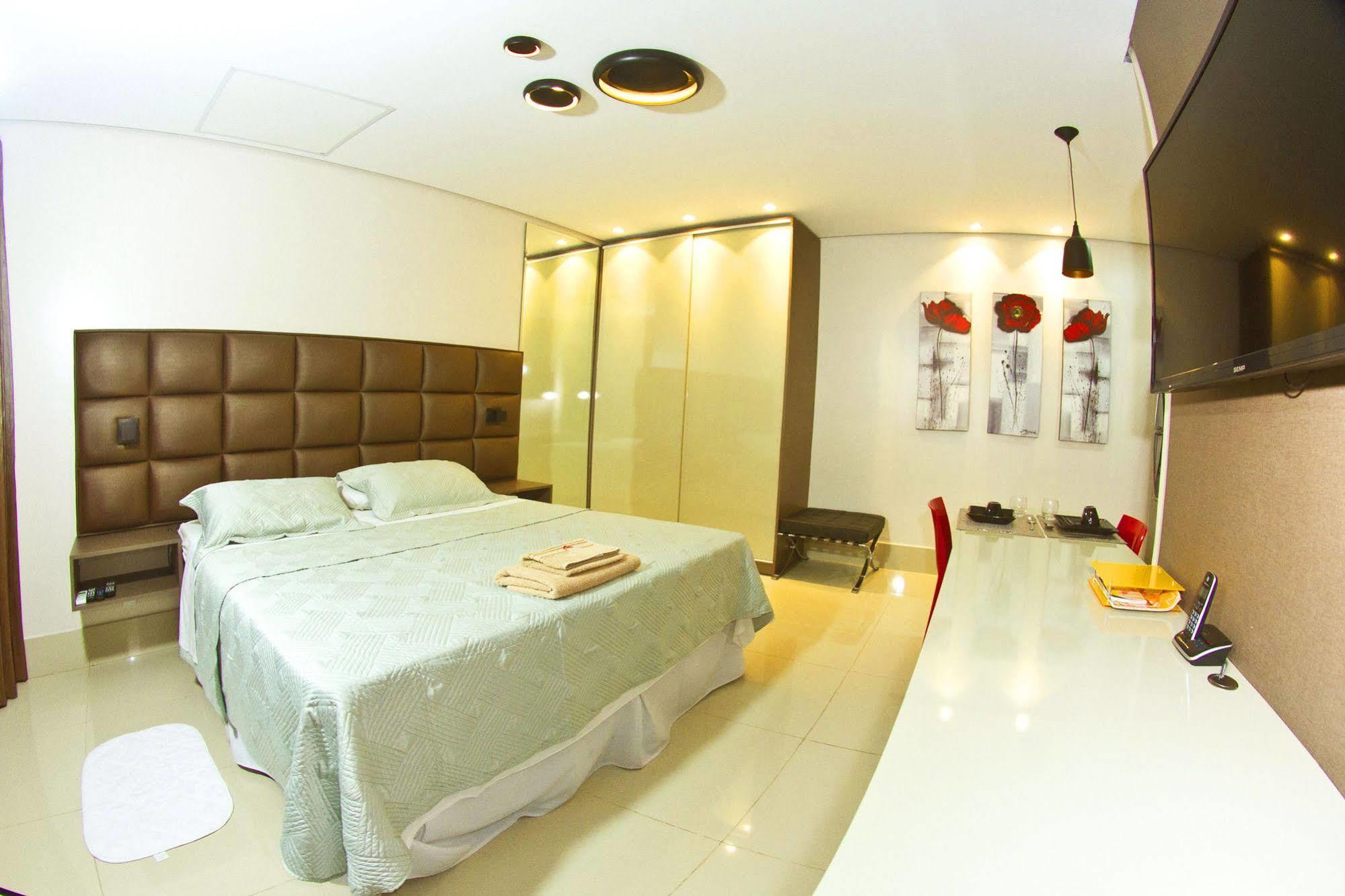 Hotel Innflat-Business มาเนาส์ ภายนอก รูปภาพ